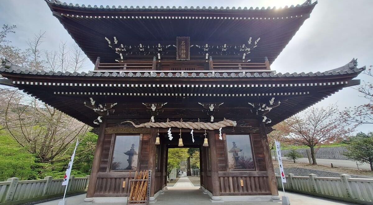 石鎚神社　口之宮　本社：山門