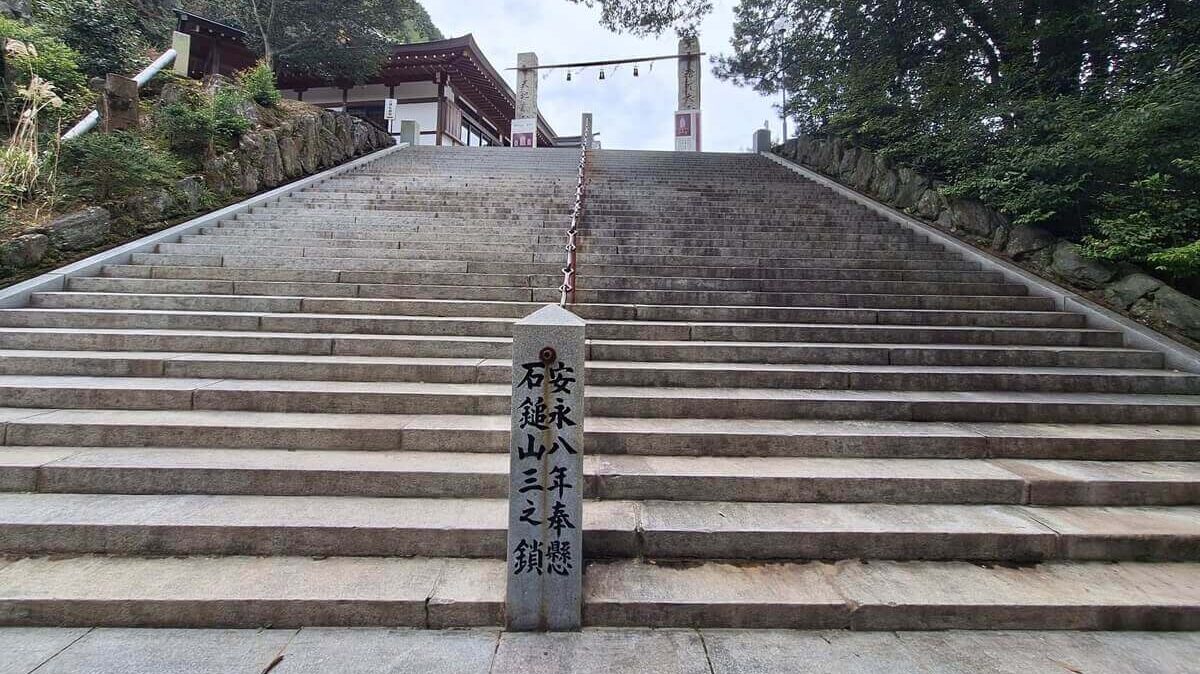 石鎚神社　口之宮　本社：階段てすり　鎖場の鎖