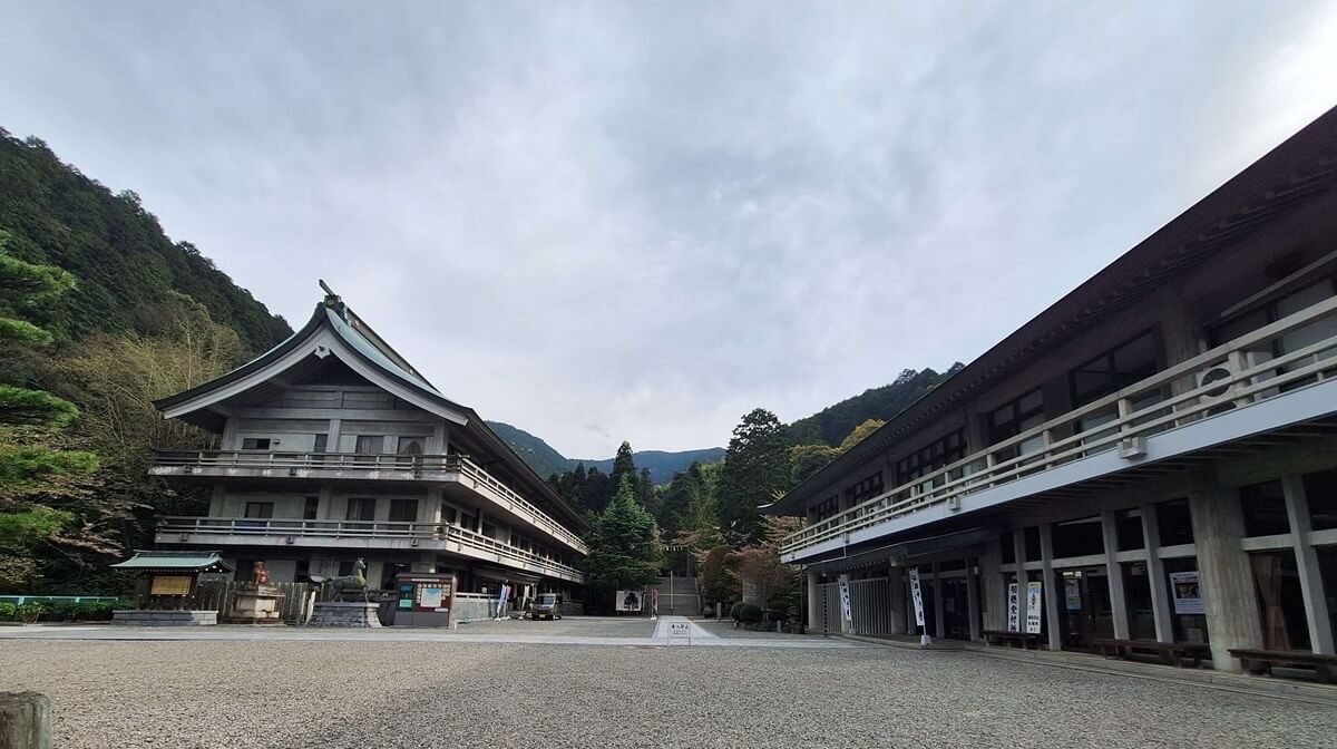 石鎚神社　口之宮　本社：神宮会館・社務所