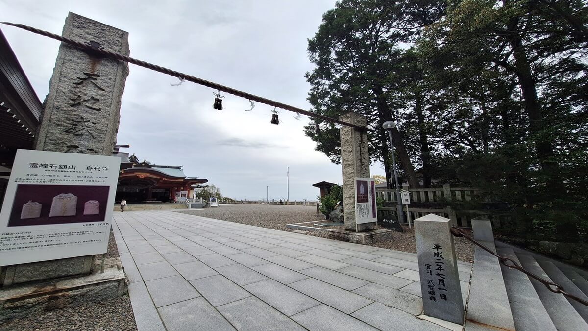 石鎚神社　口之宮　本社：拝殿前　鳥居