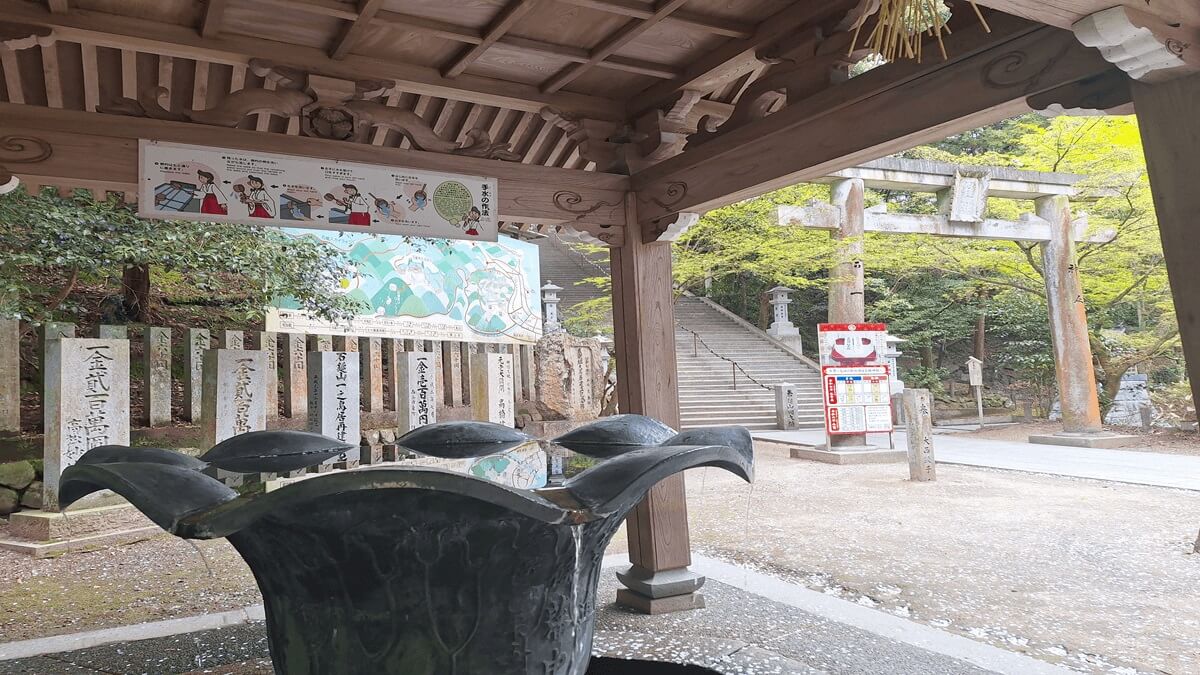 石鎚神社　口之宮　本社：手水社