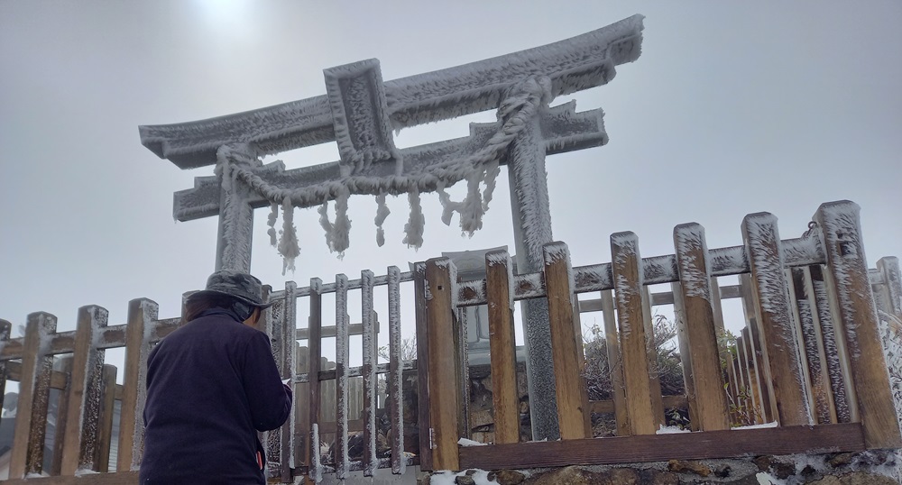 石鎚山頂上社：奥宮